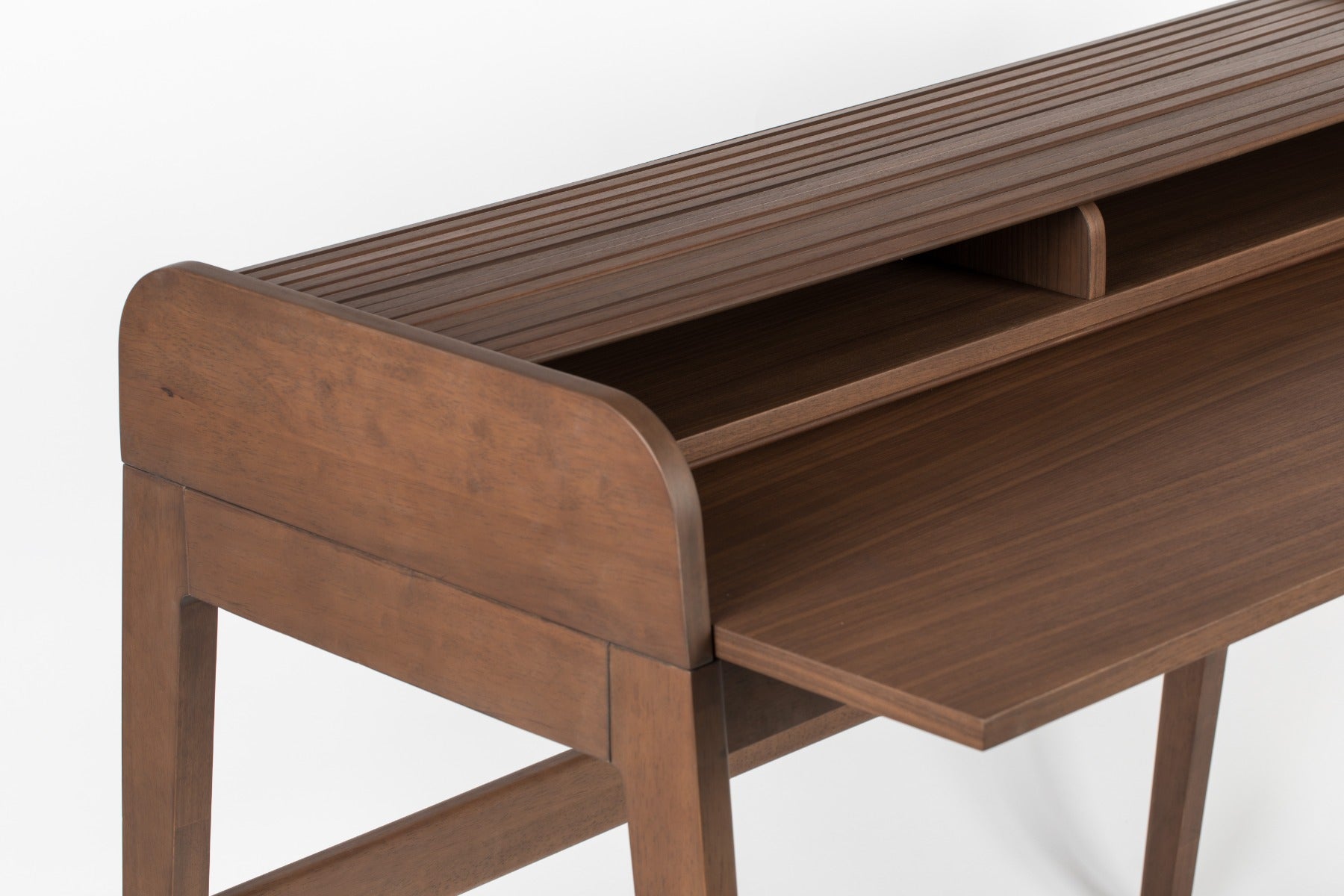 BARBIER walnut table, Zuiver, Eye on Design