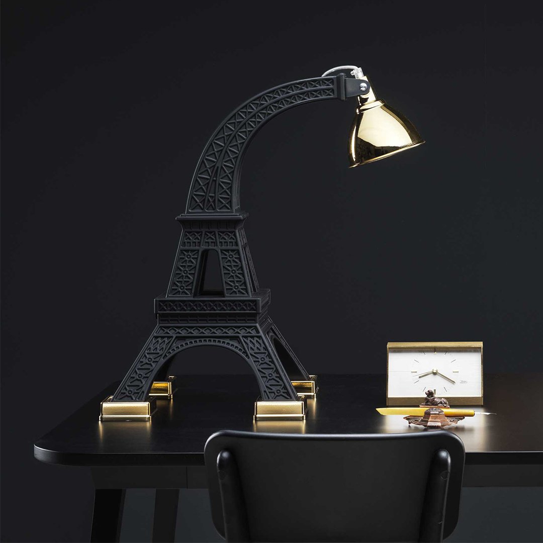 The Paris lamp from Qeebooo, designed by the Job studio, presents the miniature Eiffel Tower. The concept of Job Smeets was inspired by the years when he lived in Paris as a young "artist", and the Eiffel Tower was his neighbor who gave him comfort.