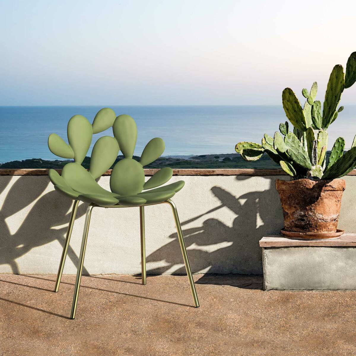 The Filicudi chair is a new Qeebooo chair, suitable for interiors and outside, which can recreate Mediterranean magic in our daily spaces. This product is directed to recipients who love design and Mediterranean atmosphere. Fig region is a cult Mediterranean plant.