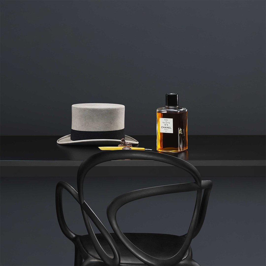 LOOP chair with cushion black - 2 pieces, QeeBoo, Eye on Design