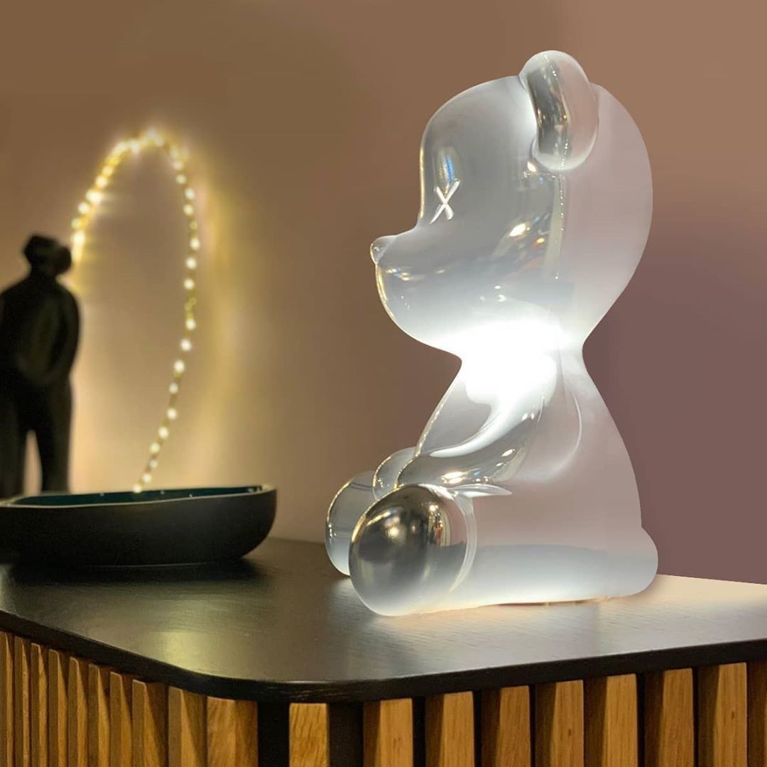 Teddy Boy is an unconventional lamp, designed by Stefano Giovannoni like the original teddy bear. It combines the features of a plush with "almost human" physiognomy. In a playful way, he embodies the memory of a childhood toy. It has a special, metallic coating that does not interfere with the emitted light.