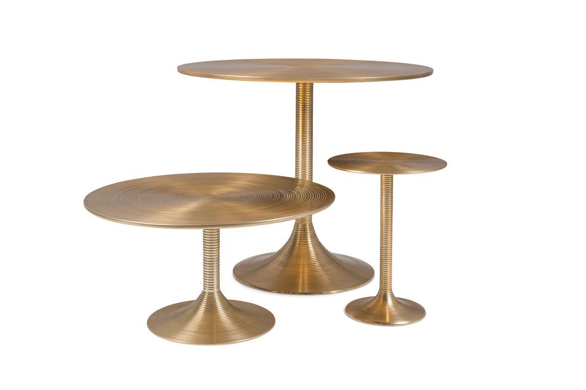 Provide your space thanks to the Bold Monkey Hypnotising Round, in golden color. Alone or in the company of beautiful coffee books, the Bold Monkey Hypnotising Round table will not be unnoticed.