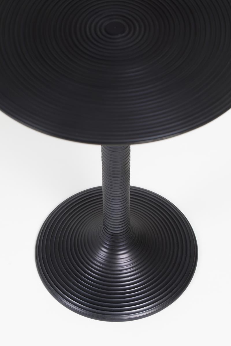 Thanks to its mesmerizing design, the Bold Monkey Hypnotising Round table undoubtedly attracts attention. Made of textured brushed aluminum, this round table Bold Monkey Hypnotising Round in matte gold or classic black is not afraid of being conspicuous.