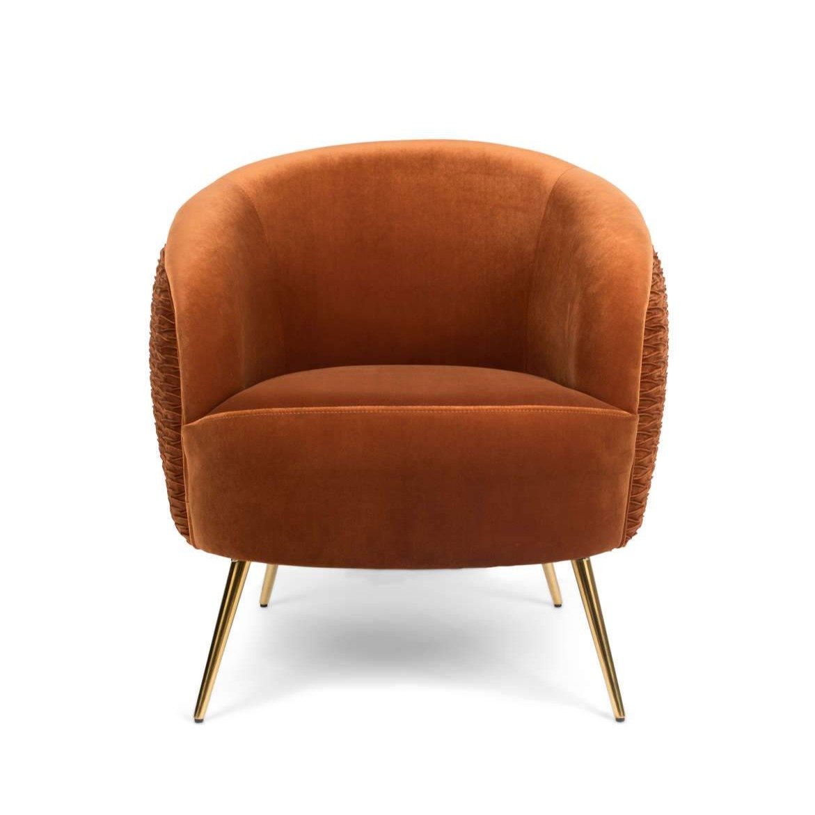 A seating armchair with a personality that attracts attention. Rich, velvety upholstery, impeccable rounding and textured backrest are his hallmarks. So Curvy should not sit quietly in the corner.