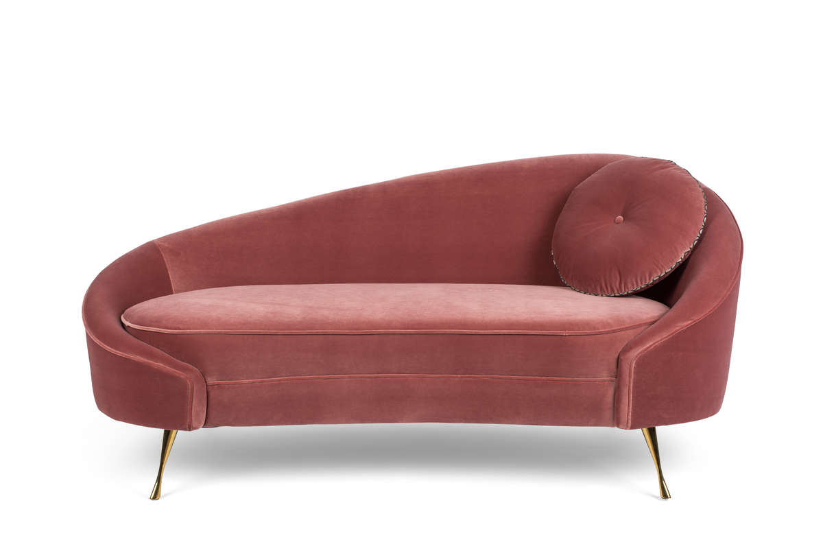 This plush, velvet sofa brings the quintessence of Parisian style to every space. Sofa Bold Monkey I am Not A Croissant has an asymmetrical design, with one side of the sofa support made so that it is higher than the other. Sofa asymmetry is balanced by clean lines, strong shape and a round pillow to throw.