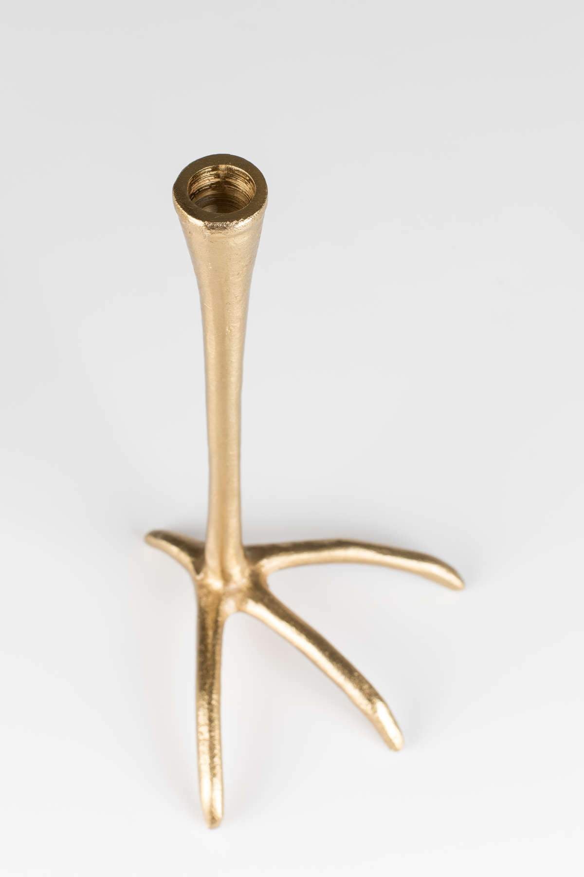 As for the interior design, the candles are almost too penny. But for a reason: an elegant candle holder is one of the simplest interior design hacks. Meet the Bold Monkey's the Golden Heron candlestick: an immediate atmosphere, with a bit of good humor.