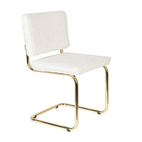 Teddy is a chair that, thanks to the shiny support frame and rich fabric, will make you not only want to sit on it, but also relax. The curly material contrasts perfectly with the legs, making it look perfect. A lie would be to say that his place is only in a classic dining room. This piece of furniture will blend in perfectly with the retro office, youth room or living room. You can safely say that it will complement every meter of the house!