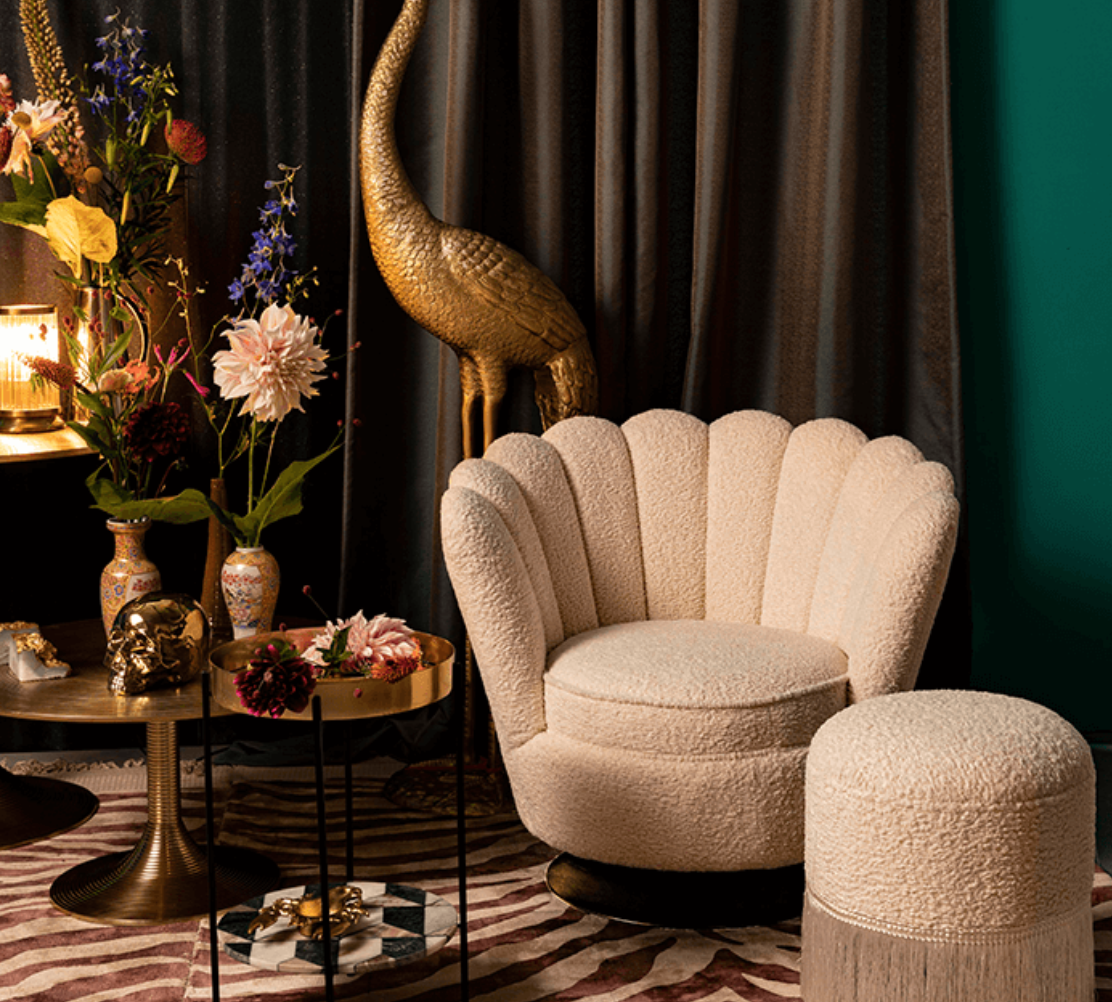 The elegant cylindrical shape is slightly finished with a retro texture and available in three outstanding options: leopard, old pink and natural color of Teddy. The bold Monkey My Lover and Best Friend is an accent that requires attention, not space in the living room.