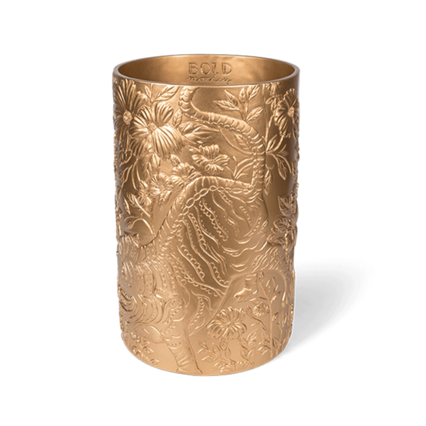 Do you want to diversify your space? You can now with the vase bold monkey songs of the night tiger. This stunning vase, available in a matte gold or colorful version, hand -painted, presents - you guessed - an exotic tiger pattern.