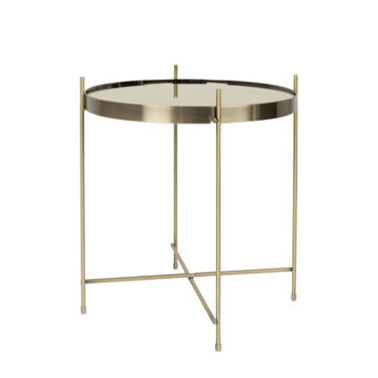 The Cupid table is versatile in terms of style, decoration options and general use. It owes this thanks to its simple shapes, through which it works in both a modern and minimalist living room. A metal frame painted with a powder method for color that maintains a glass top. The whole kept in a shiny finish gives elegance to any room.