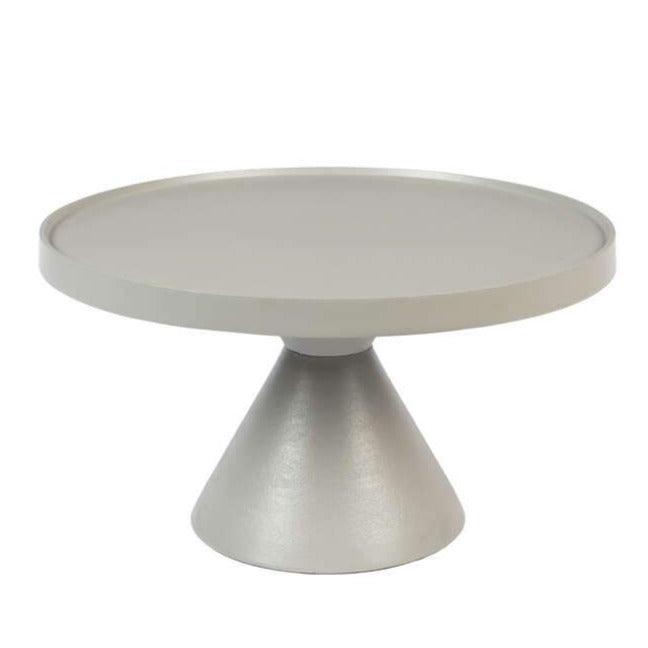 The Floss table is characterized by an extremely large space, which will fit all remote controls, snacks and candles. A slightly elevated edge protects the floor from flooding when a drink spills. High -quality aluminum will be complemented by every modern living room, especially the seating area. The shapes that are very simple give elegance, and do not overwhelm with their presence, and yet they amazed everyone who sees them.