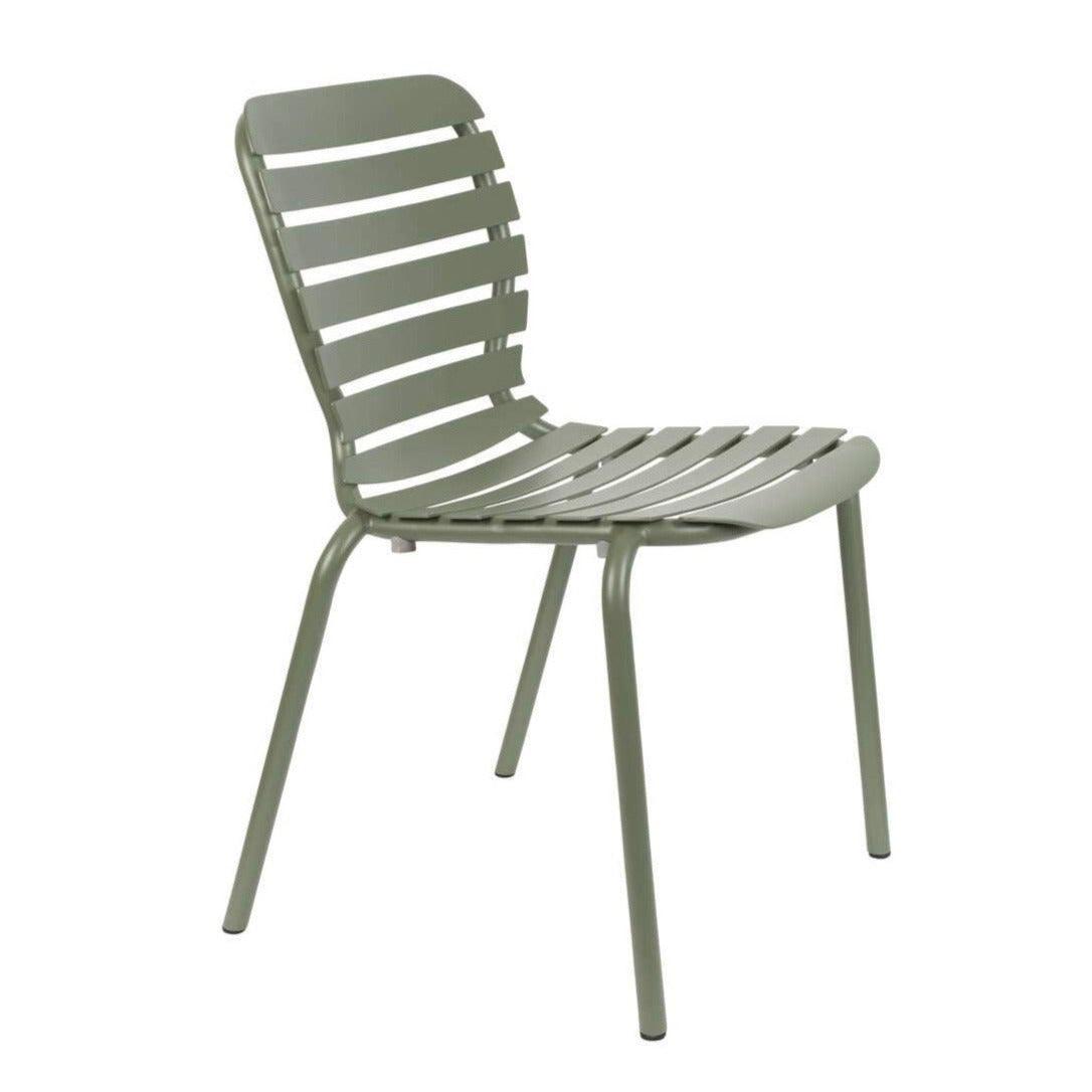 The Vondel garden chair was created for lovers of the sun, morning coffee on a modern terrace and joint Sunday dinners outside. The seat is made of the highest quality aluminum, thanks to which the furniture is resistant to weather conditions such as wind, rain and sunlight. This armchair will make a spectacle during summer meetings with friends outside.