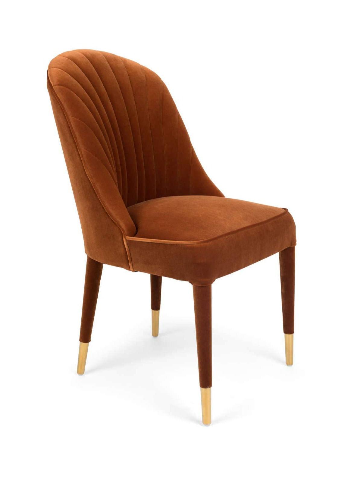 In some cases, more means more. And our Bold Monkey Give Me More Velvet chair is one such case. The design inspired by the Art Deco style, luxury velvet upholstery and legs as well as matte, brass legs: this velvety chair is a flashy addition to any table.