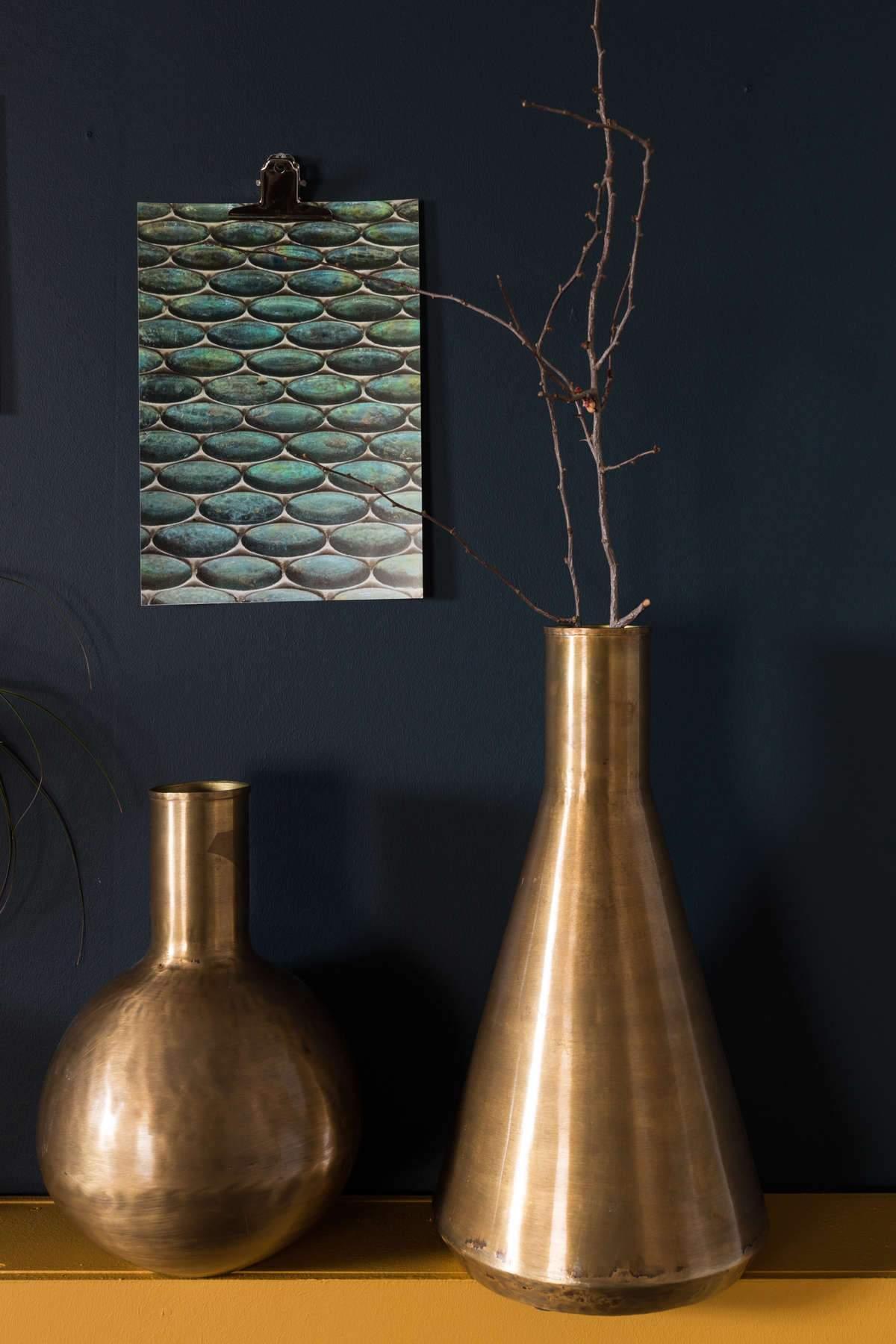 HARI SLIM brass vase - Eye on Design