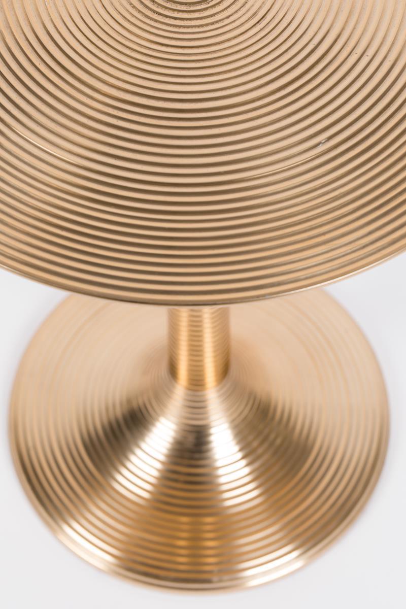 Thanks to its mesmerizing design, the Bold Monkey Hypnotising Round table undoubtedly attracts attention. Made of textured brushed aluminum, this round table Bold Monkey Hypnotising Round in matte gold or classic black is not afraid of being conspicuous.