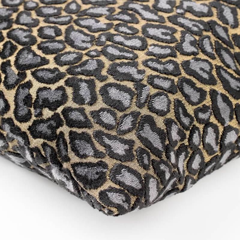 Ohh Baby, Baby It's A Wild World. Create a space from which Cat Stevens would be proud thanks to our cushion It's a Wild World Baby Panther. An elegant and stylish pillow - with personality for the whole day. A simple (and inexpensive) way to add a pinch of spiciness to each sofa, armchair and even bed. Keep simplicity by combining it with subdued, neutral shades, or go all the way, colliding a print with print. Choosing a pillow is yours.