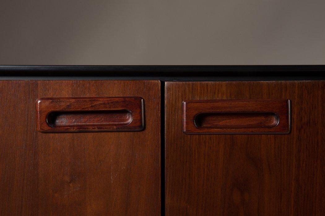 The juju chest of drawers is characterized by excellent design and refined details. The chest of drawers was designed by the recognized Dutchbone brand. The chest of drawers is made of solid MDF, and its colors and appearance are kept in a rustic style.