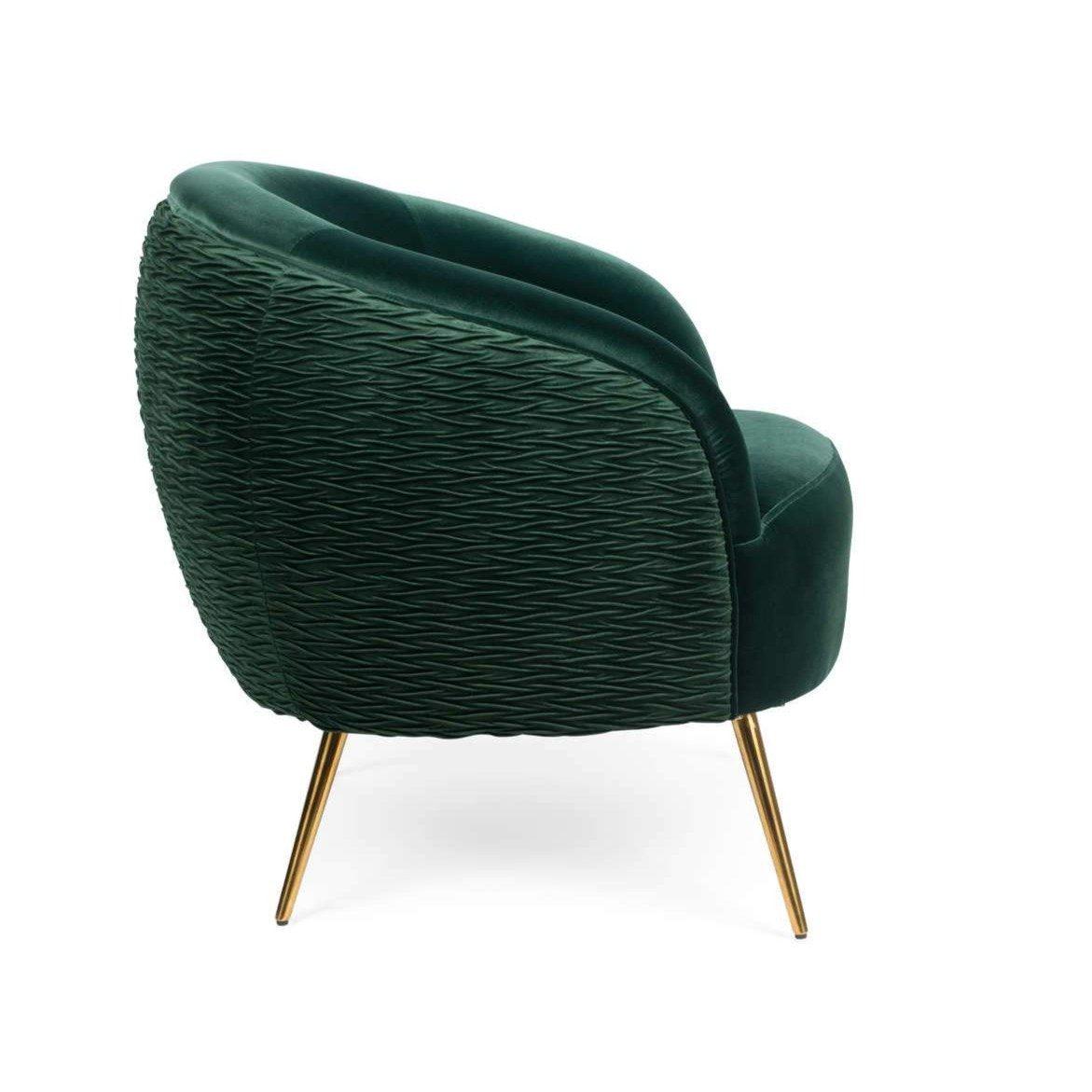 Seating armchair with personality. Rich, velvety upholstery, impeccable rounding and textured backrest: Bold Monkey So Curvy holiday armchair should not sit quietly in the corner. It is an armchair that attracts attention. Thin, slender brass legs balance the excessive shape of the chair, embedding it in tasteful design. Alone or as a pair, the Bold Monkey So Curvy armchair is a visual reference point for each living room space.