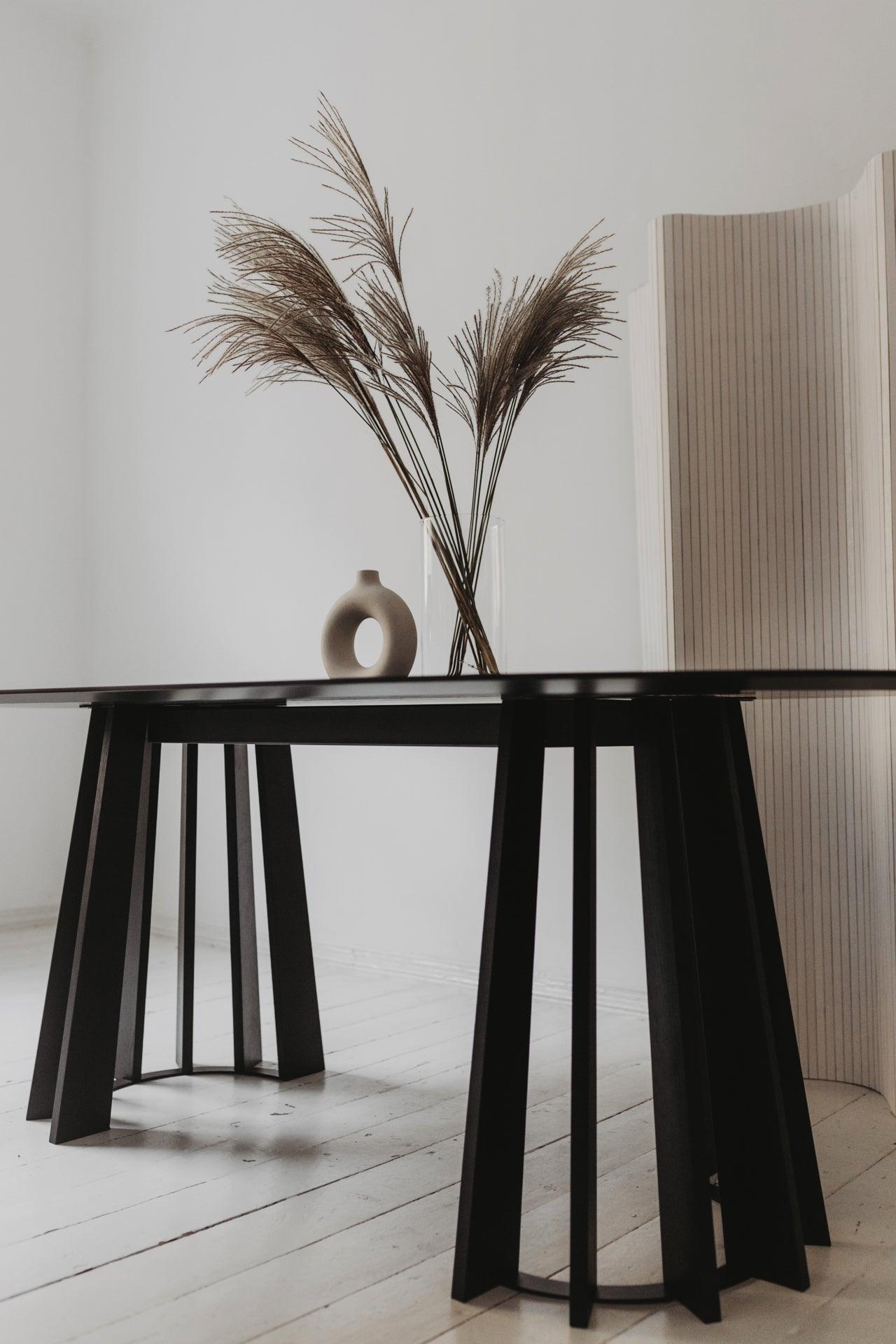 MOLDE OVAL table black oak - Eye on Design