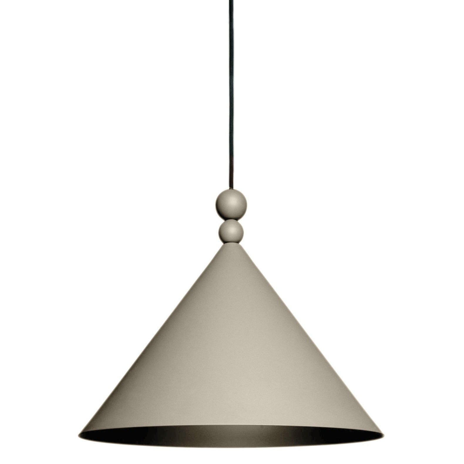 A designer hanging lamp is a proposal for those who like to play with colors in the interior. The simple, classic shape of the aluminum lampshade has been completed in a very elegant way with a matte finish. Thanks to the ability to adjust the length of the cable, it is comprehensive. The table lighting during meals in the dining room with Scandinavian decor, or an interesting element of lighting, and by the way an addition over the kitchen island.