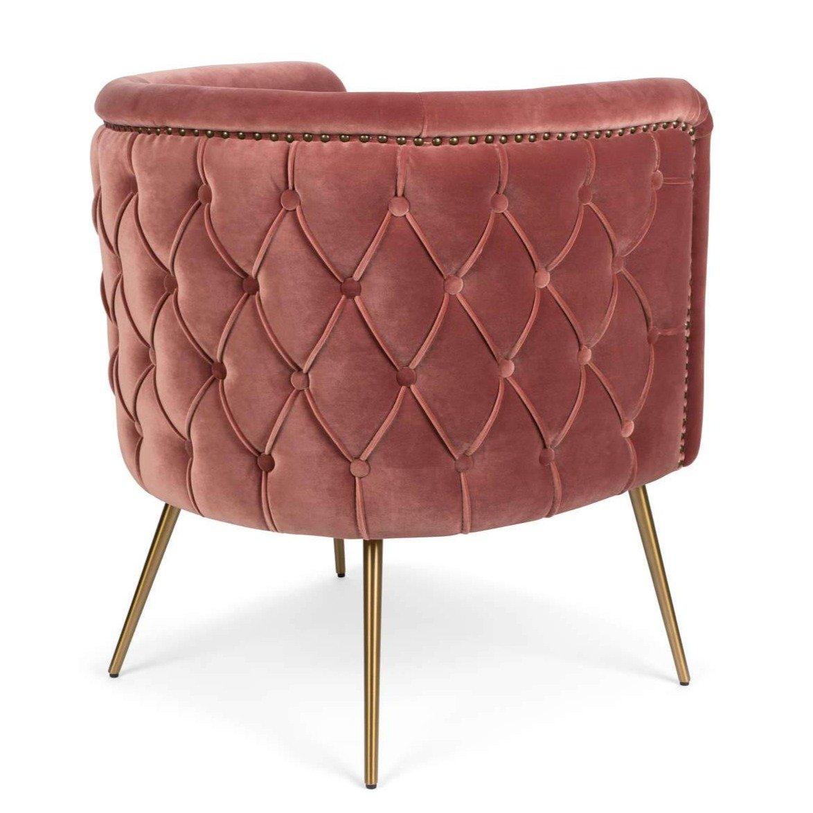 The holiday armchair covered with buttons returns and is better than ever. And without unnecessary ado and the charms that accompanied earlier old -school styles. Bold Monkey Such and Stud recreation armchair: the best -looking add -on you didn't know that you needed. Available in several colors!