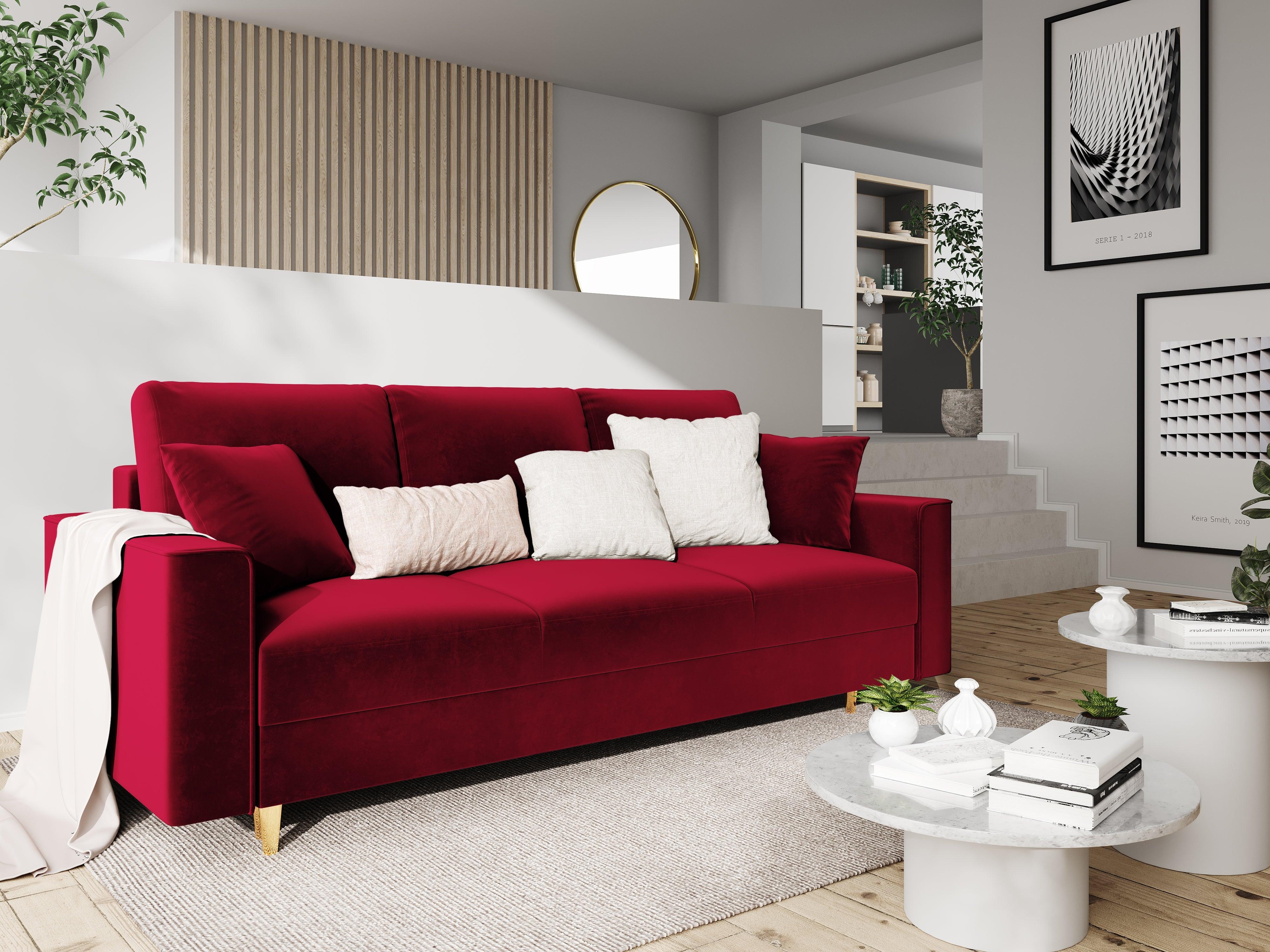 Sofa aksamitna z funkcją spania CARTADERA czerwony ze złotą podstawą, Mazzini Sofas, Eye on Design